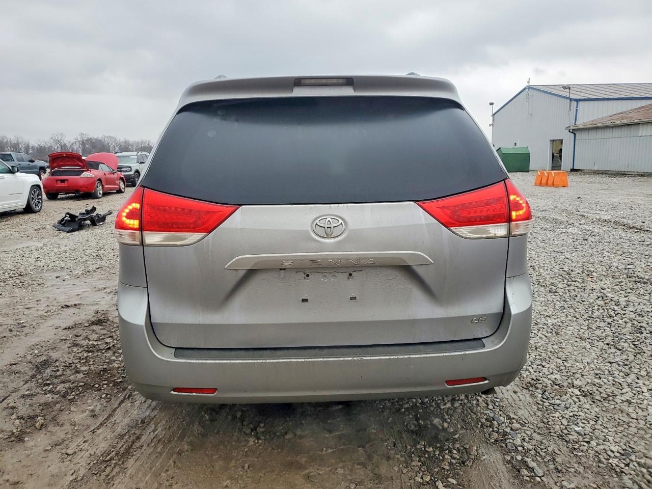 2011 TOYOTA SIENNA
