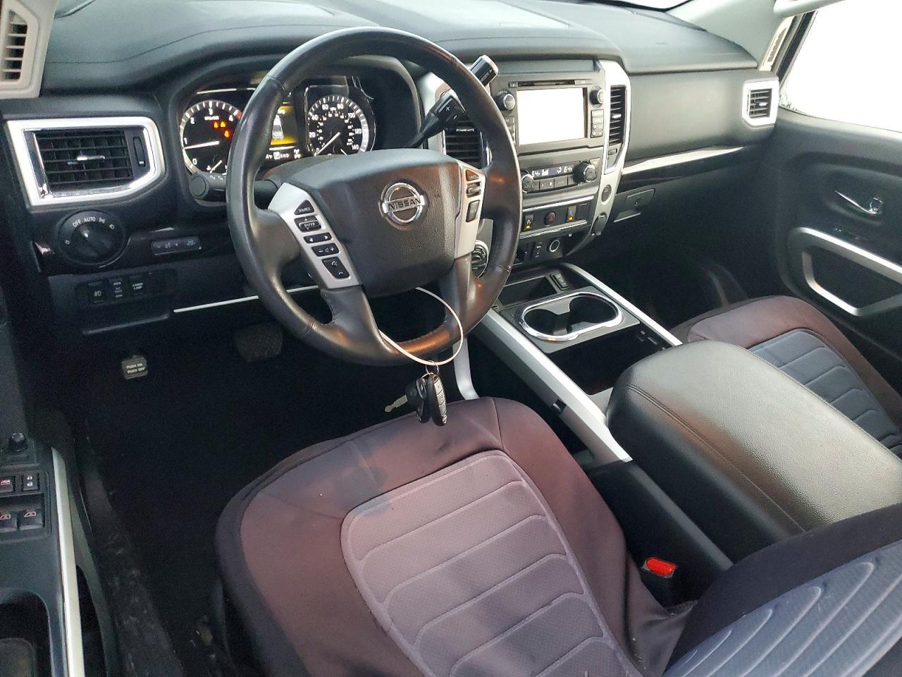 2017 NISSAN Titan