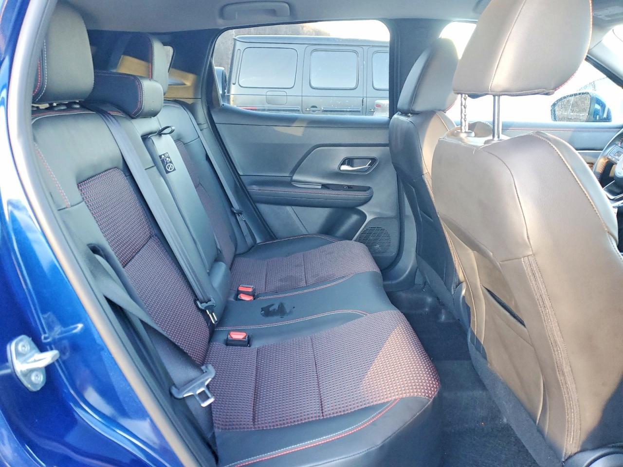 2025 NISSAN KICKS
