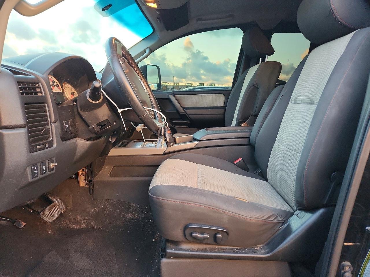 2012 NISSAN Titan
