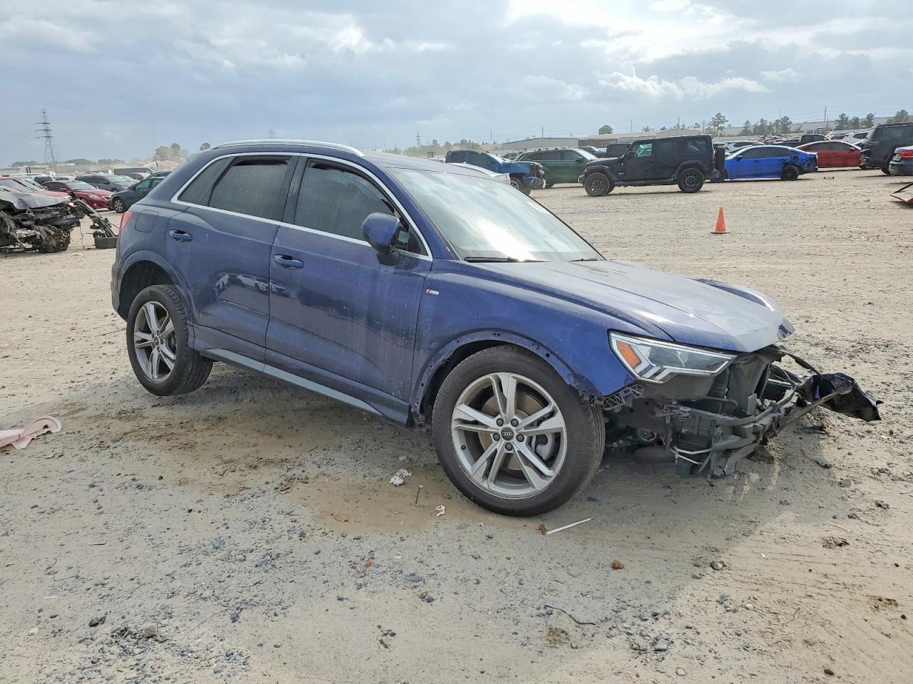 2022 AUDI Q3