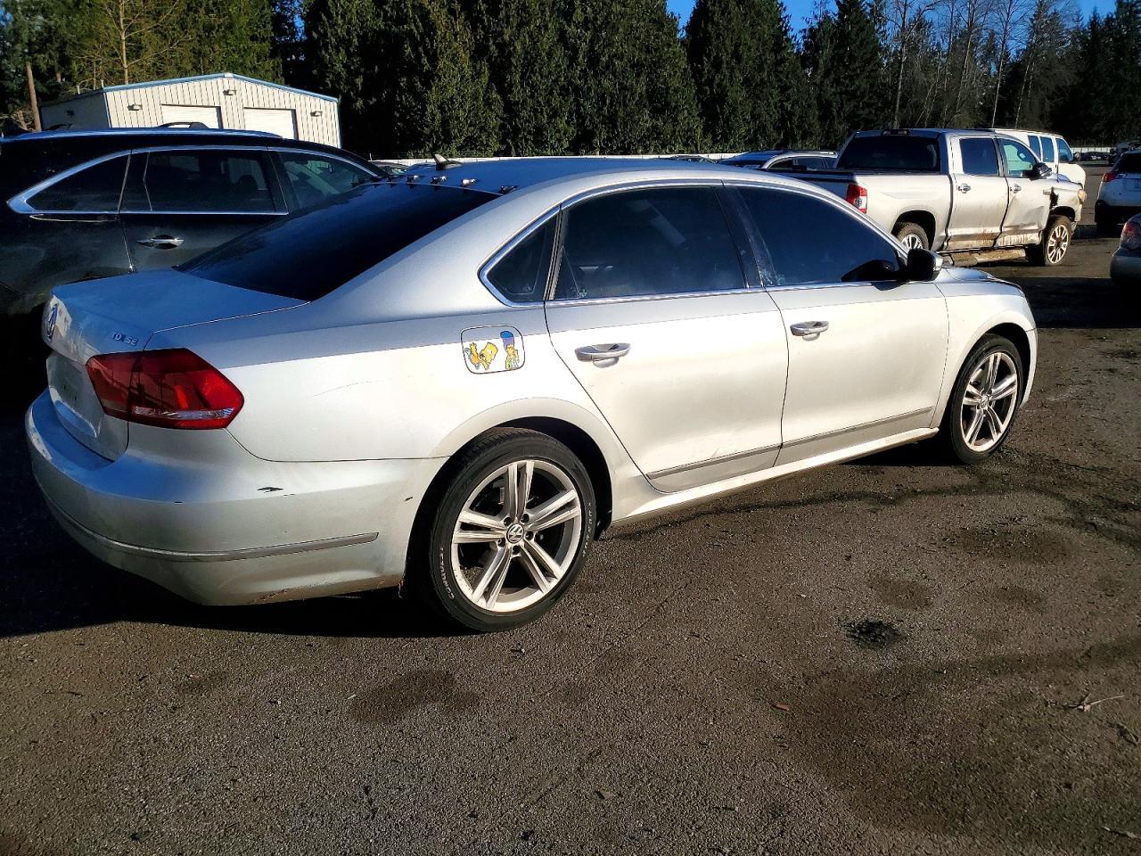 2014 VOLKSWAGEN Passat