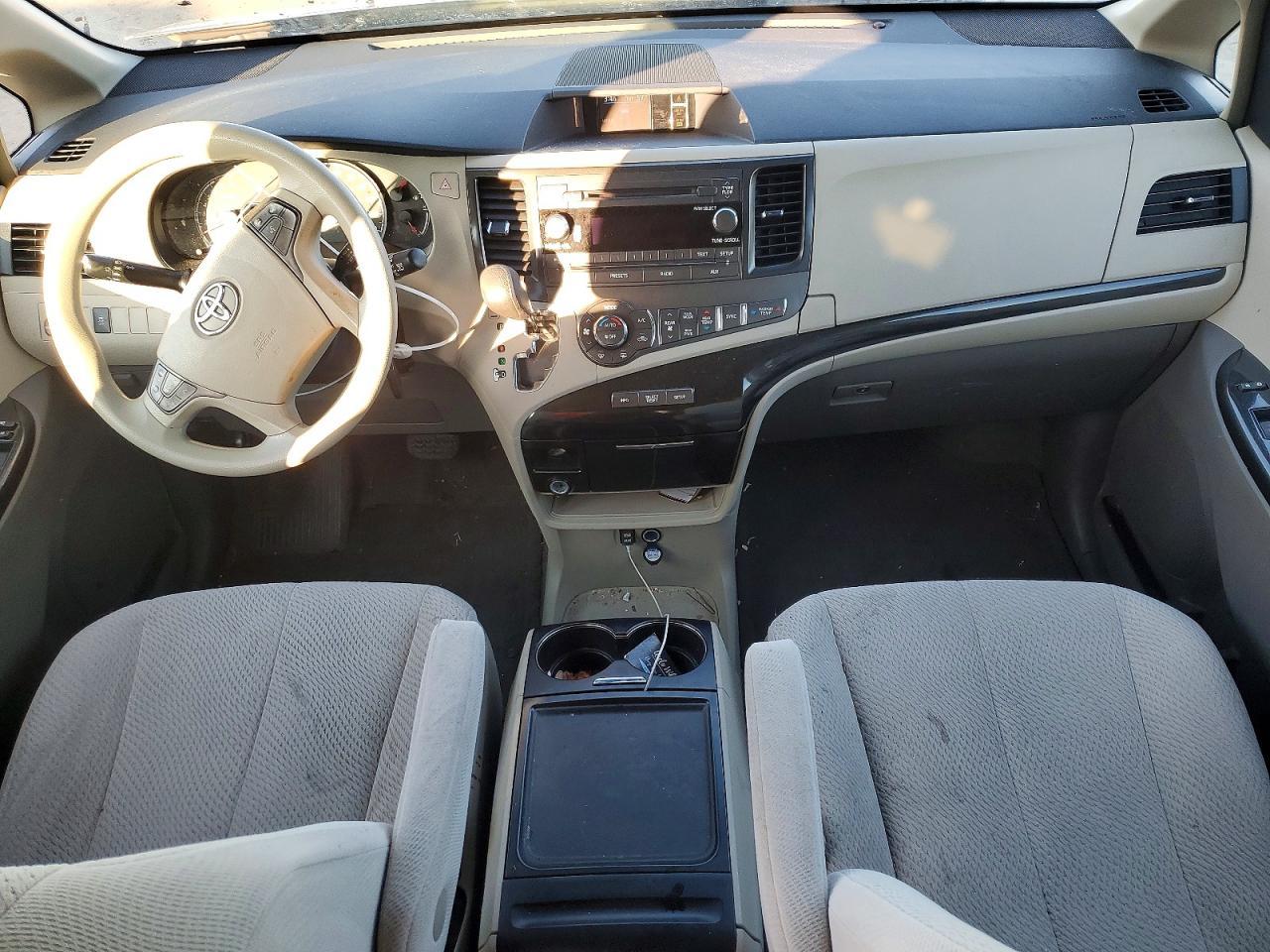 2014 TOYOTA SIENNA