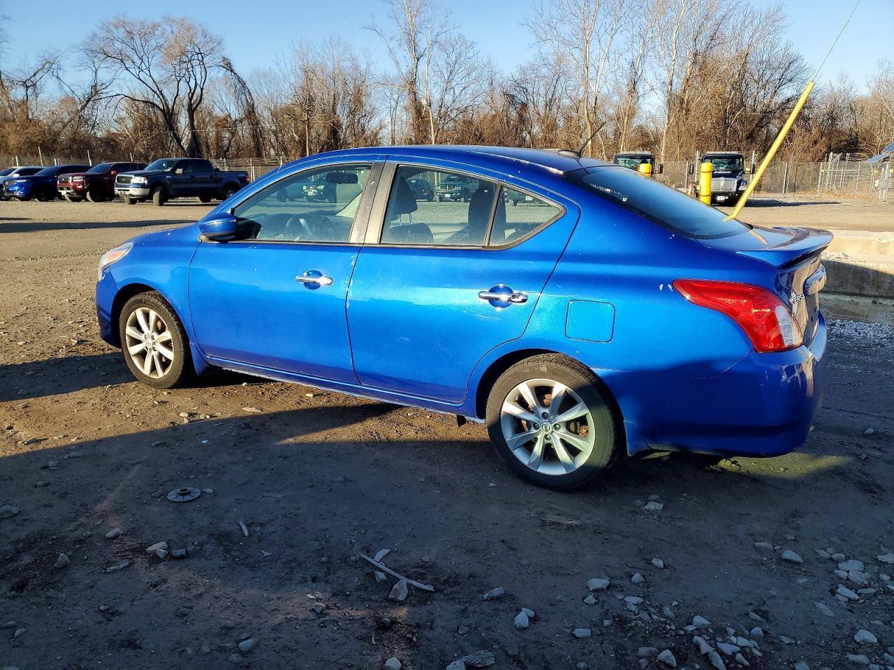 2015 NISSAN VERSA