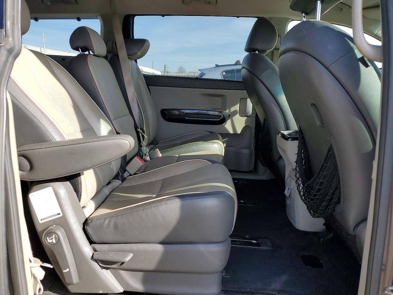 2015 KIA SEDONA