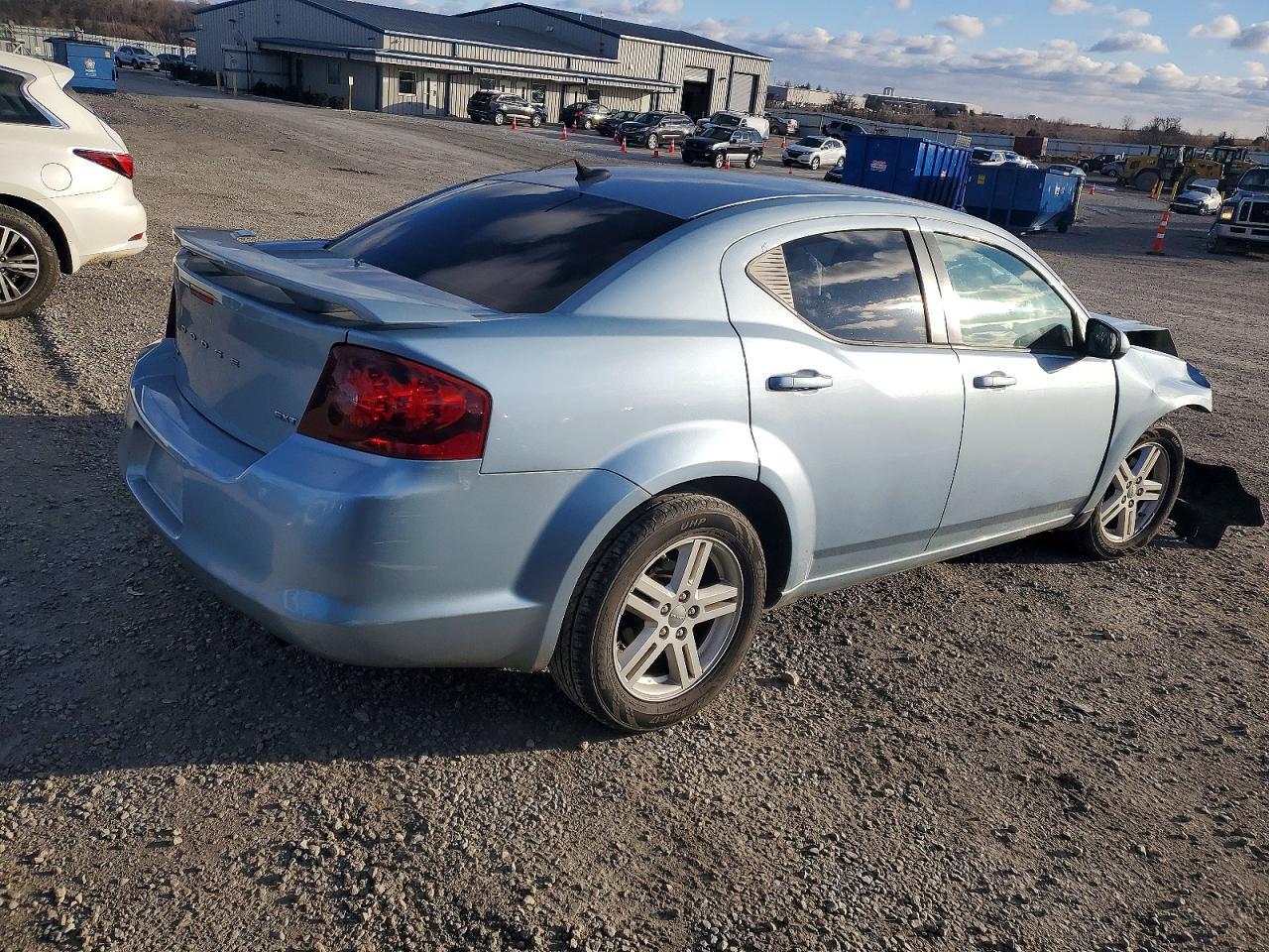 2013 DODGE Avenger