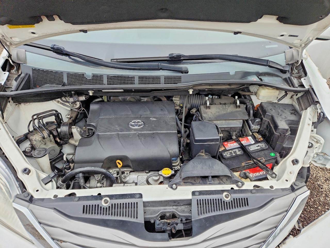 2012 TOYOTA SIENNA