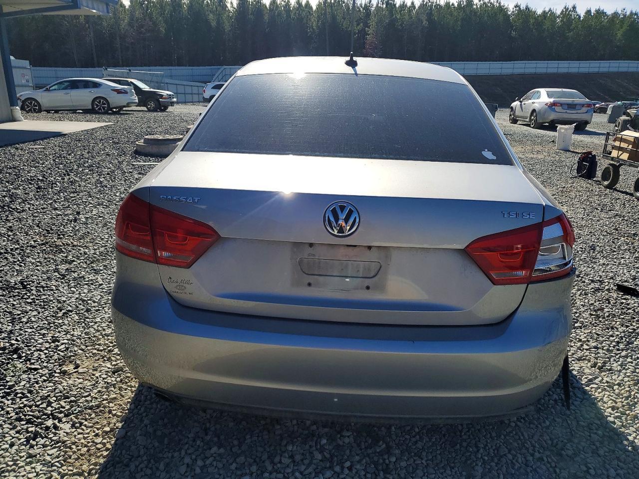 2014 VOLKSWAGEN Passat