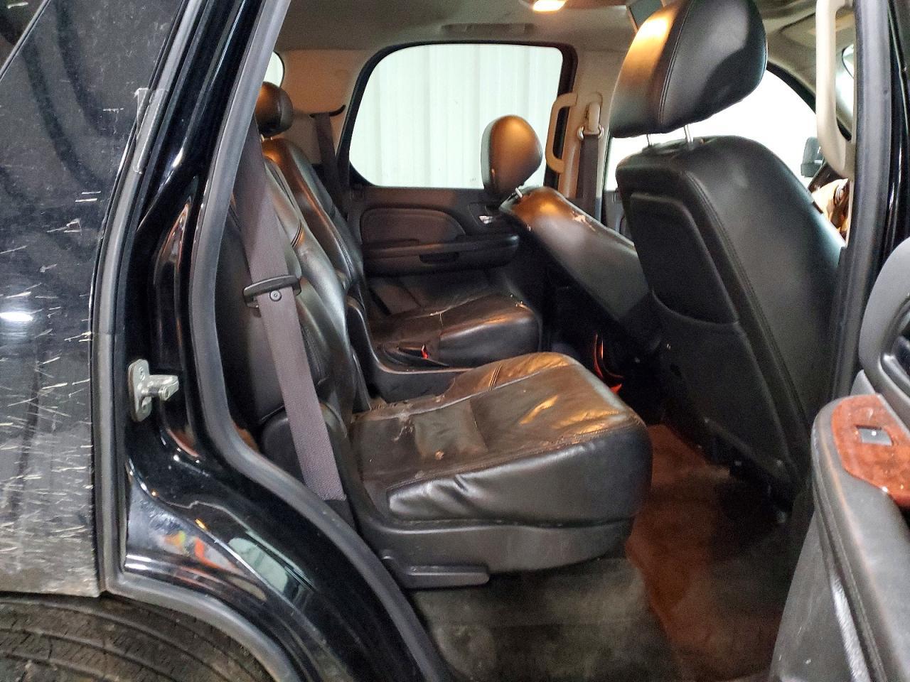 2010 CADILLAC ESCALADE