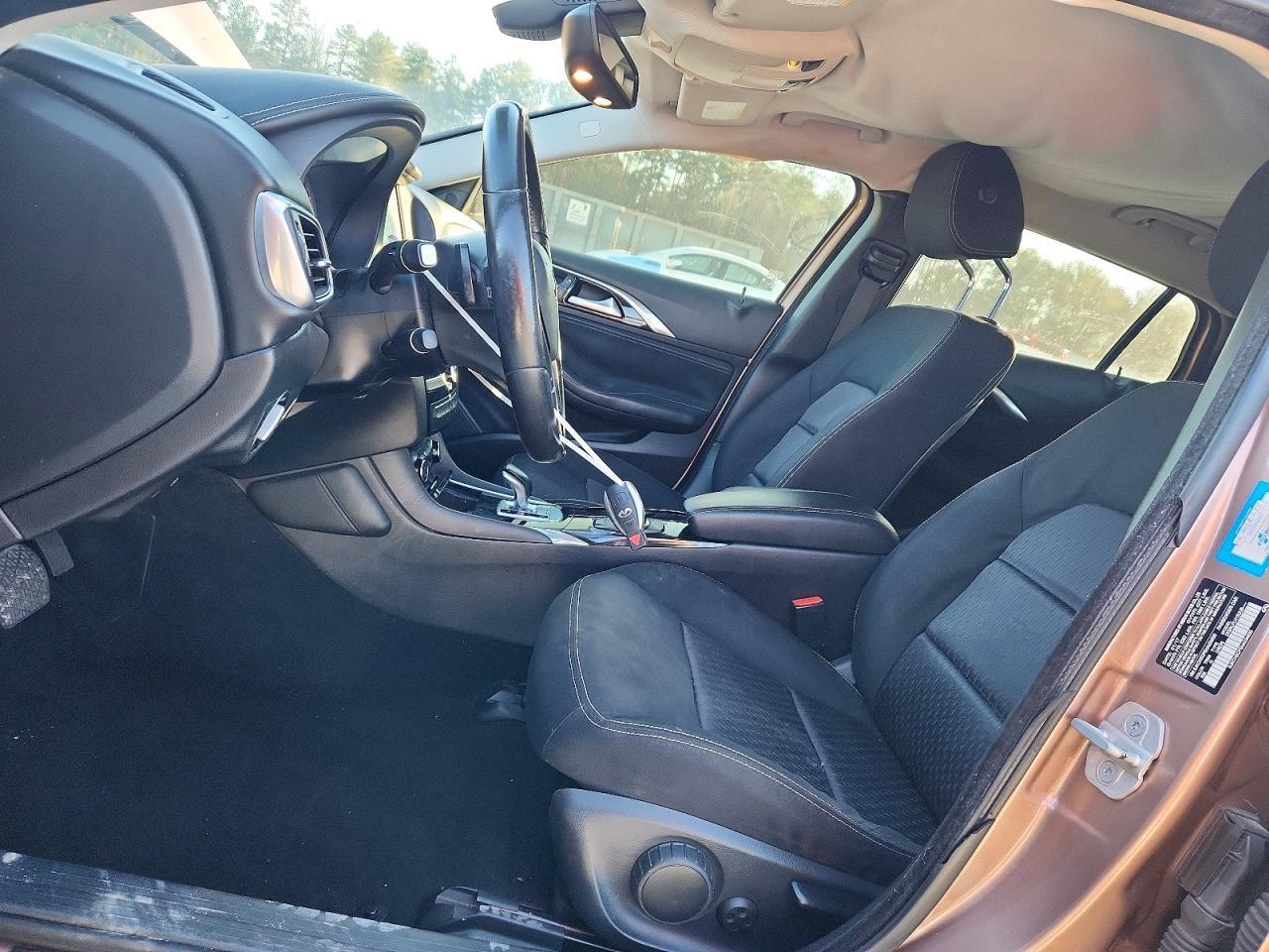 2017 INFINITI QX30
