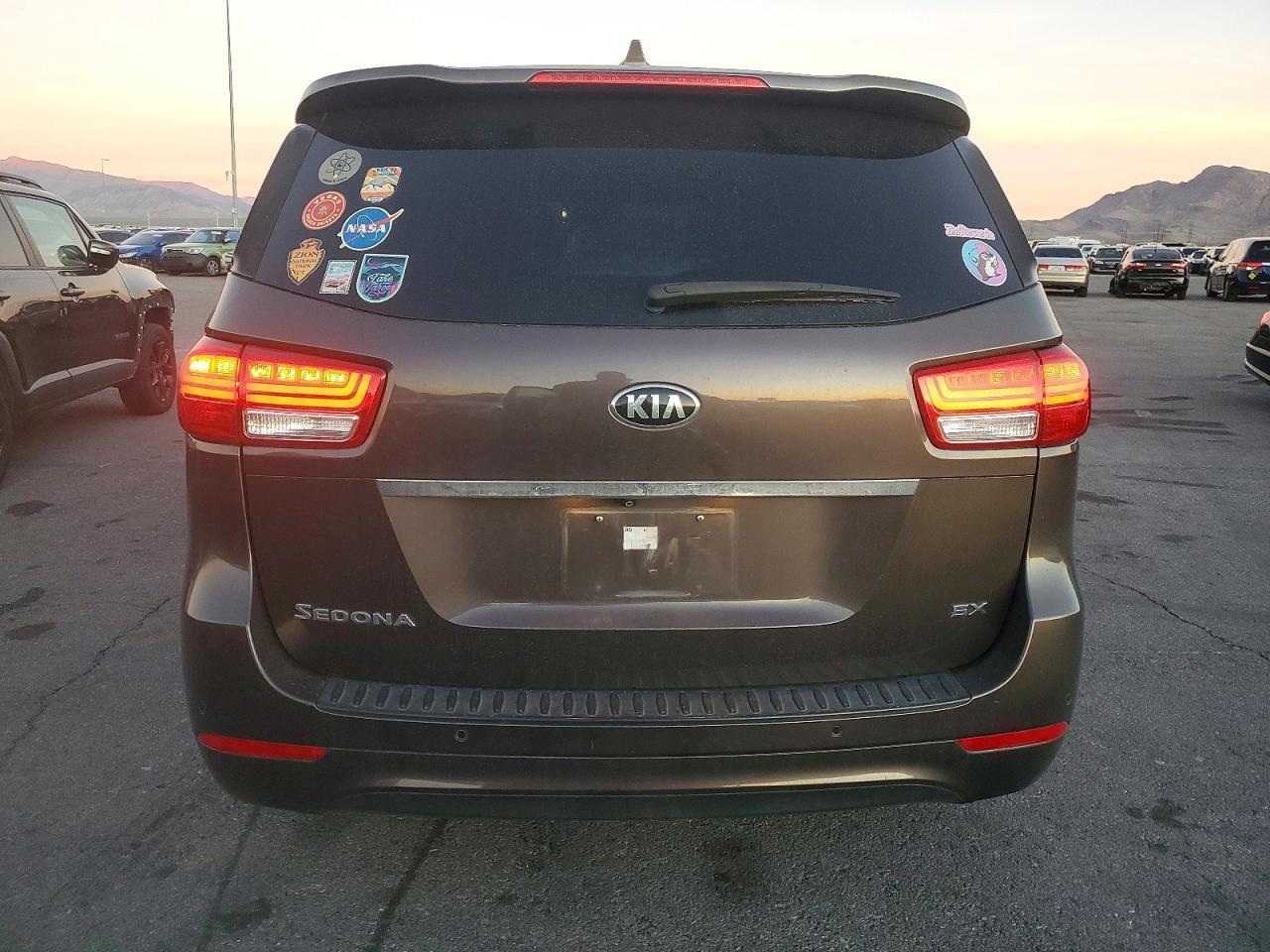 2016 KIA SEDONA