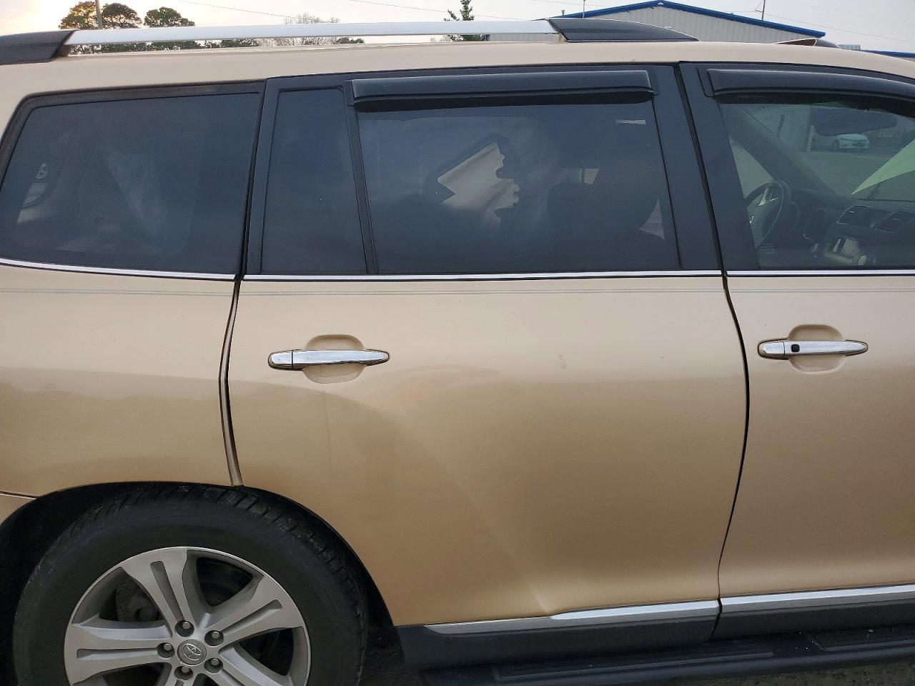 2011 TOYOTA HIGHLANDER