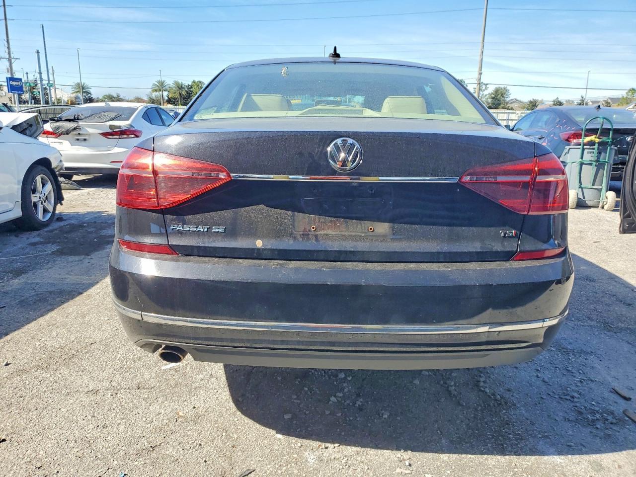 2017 VOLKSWAGEN Passat