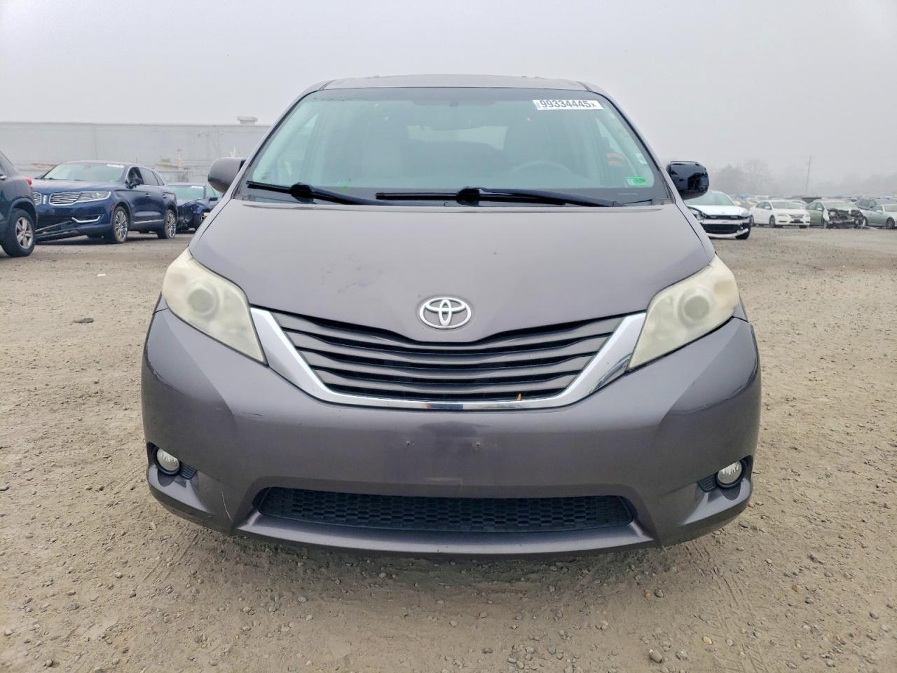 2014 TOYOTA SIENNA