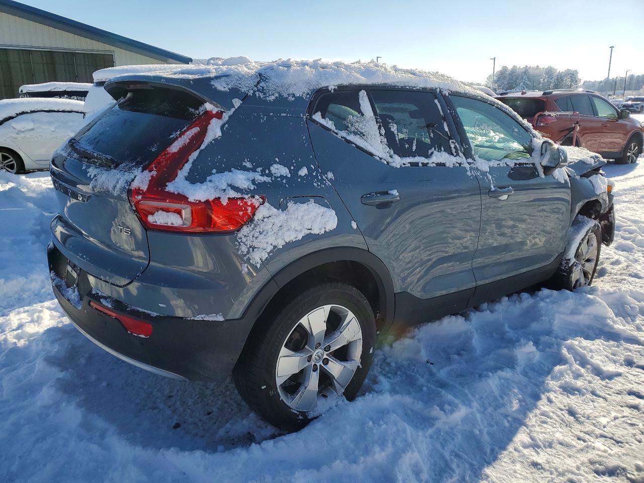 2020 VOLVO XC40