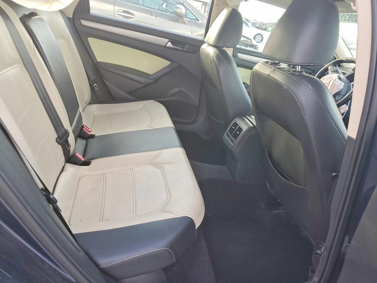 2014 VOLKSWAGEN Passat