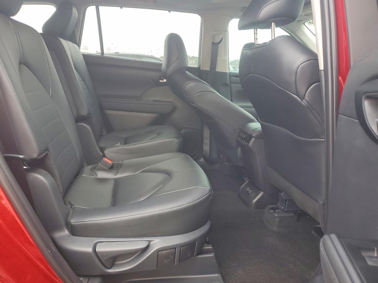 2026 TOYOTA HIGHLANDER