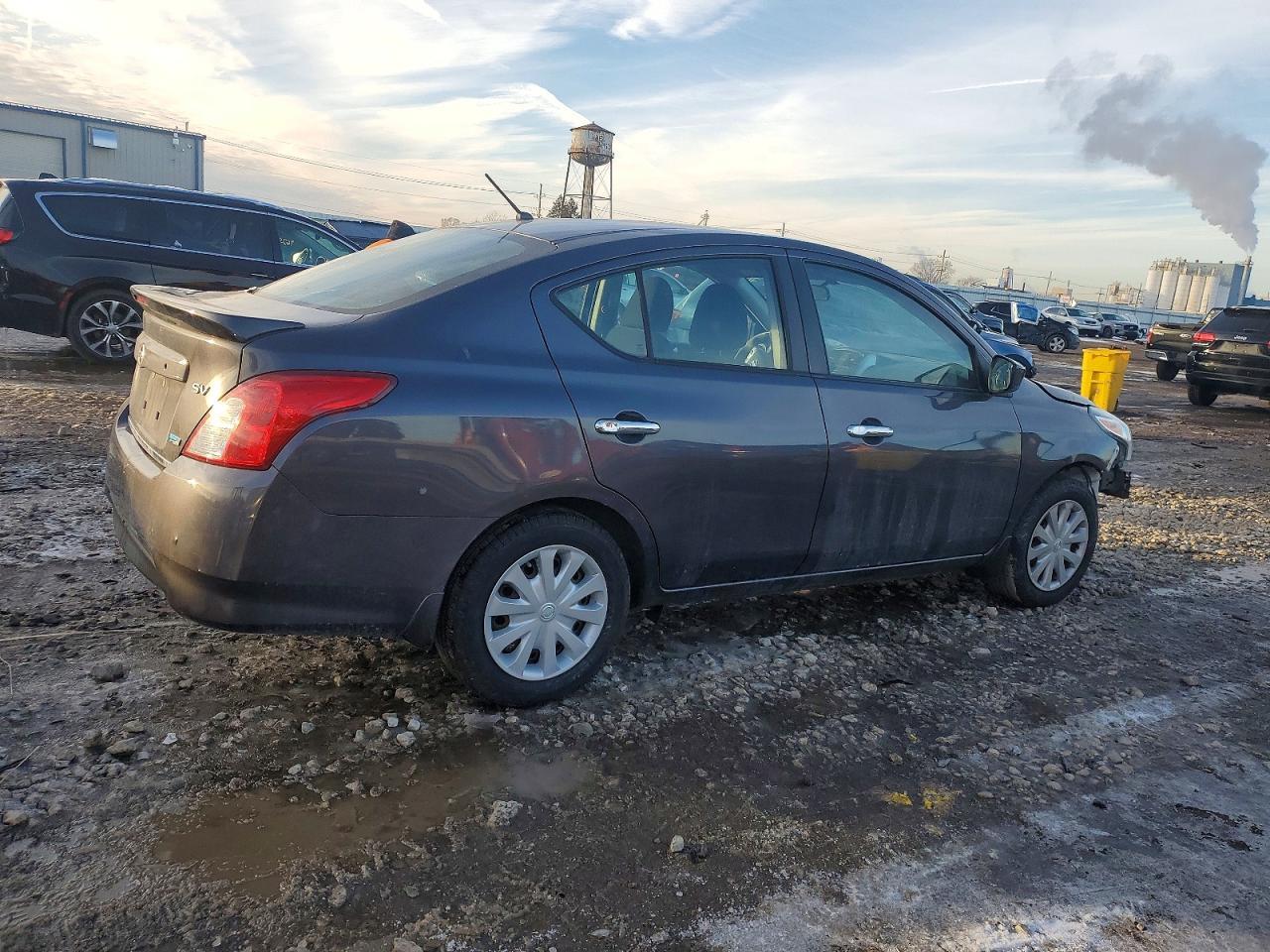 2015 NISSAN VERSA