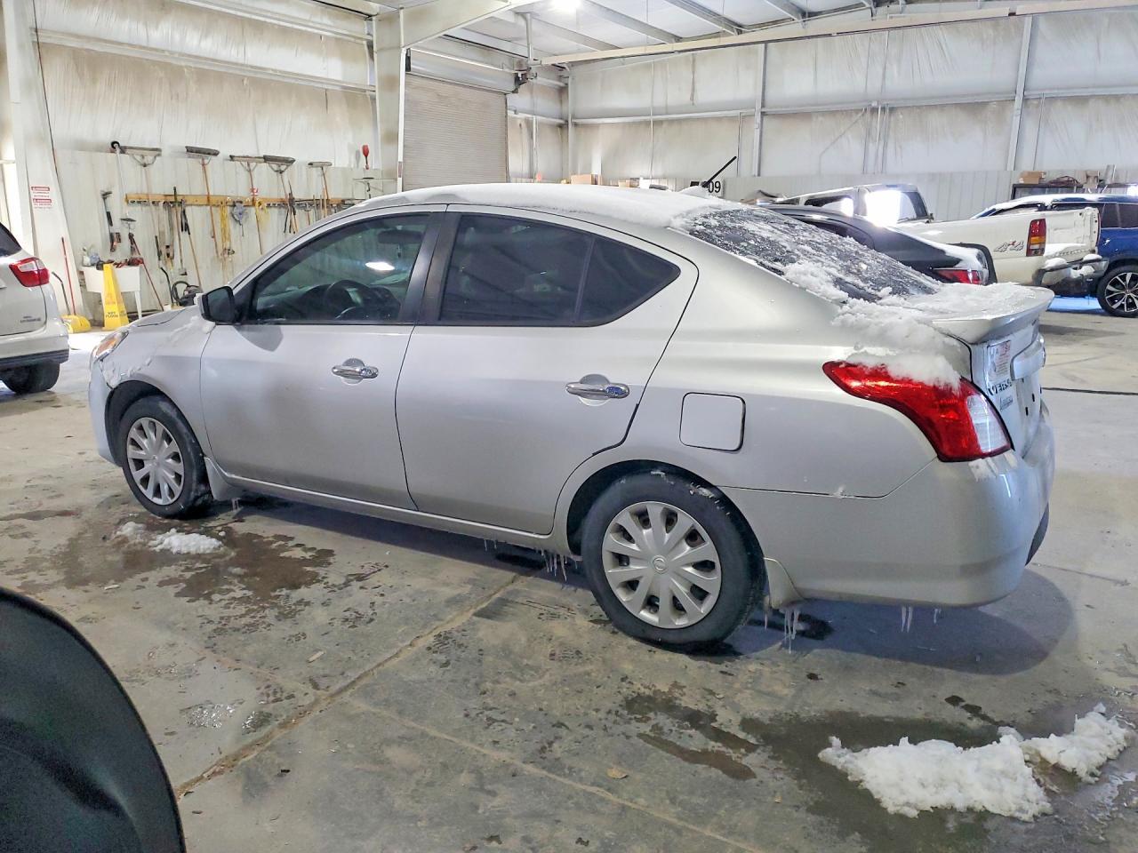 2016 NISSAN VERSA