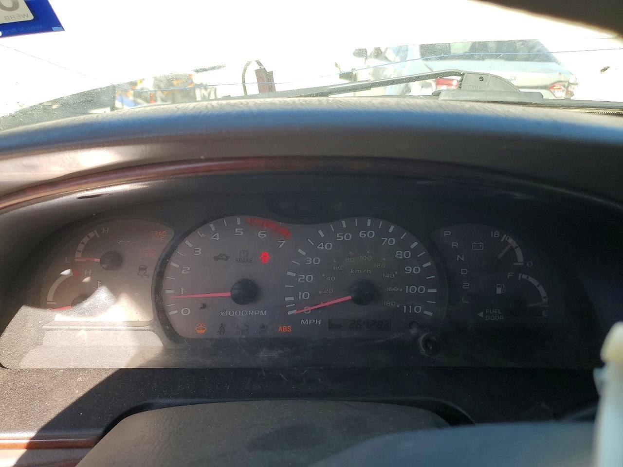 2004 TOYOTA Sequoia