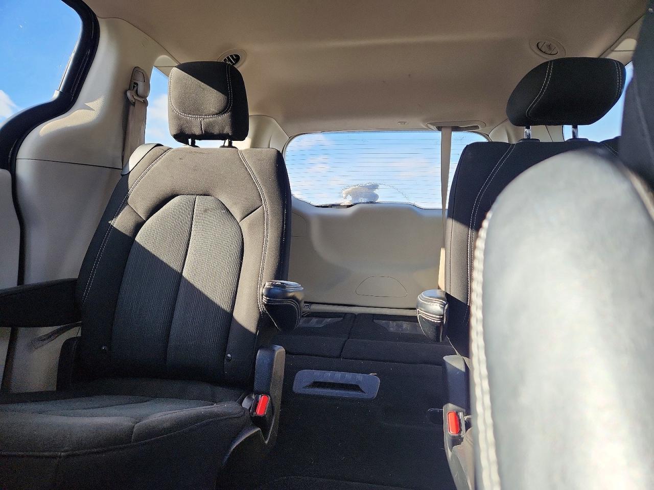 2022 CHRYSLER Voyager