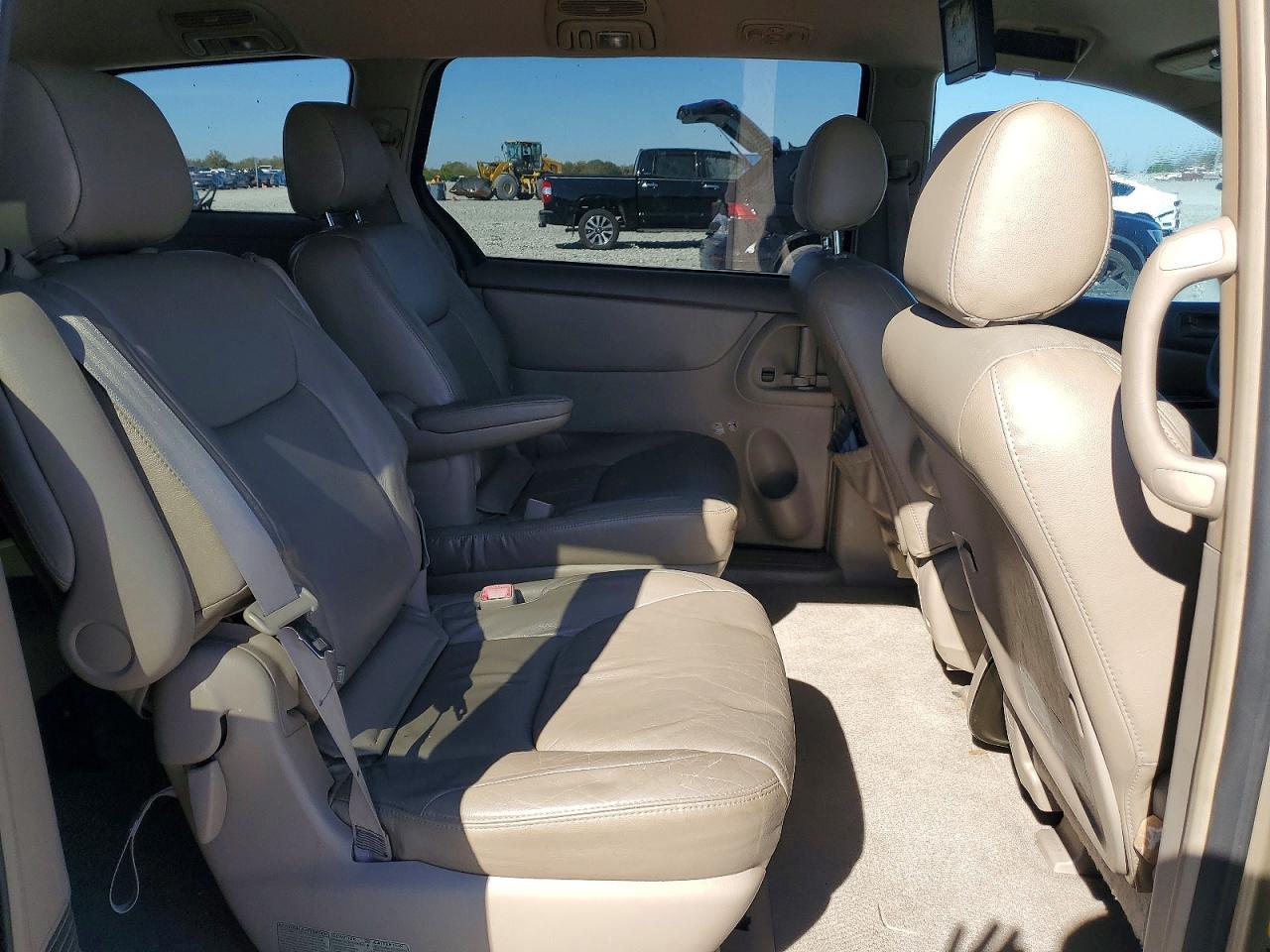2004 TOYOTA SIENNA