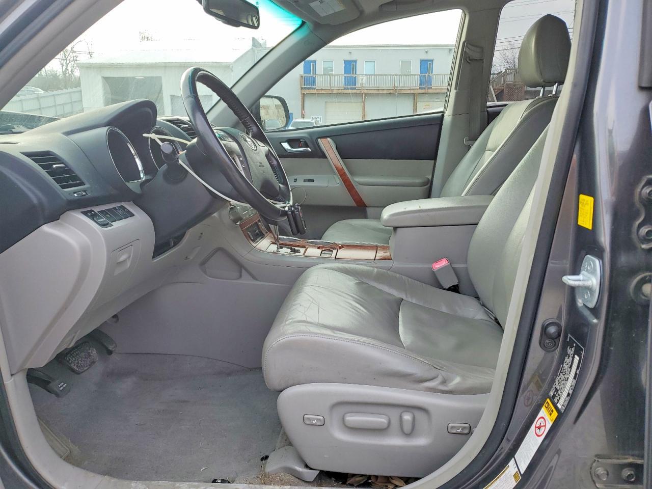 2010 TOYOTA HIGHLANDER