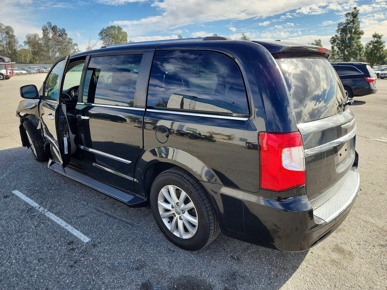 2016 CHRYSLER Town & Country
