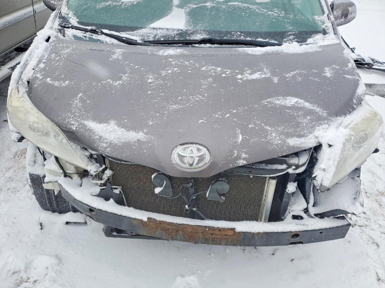 2013 TOYOTA SIENNA