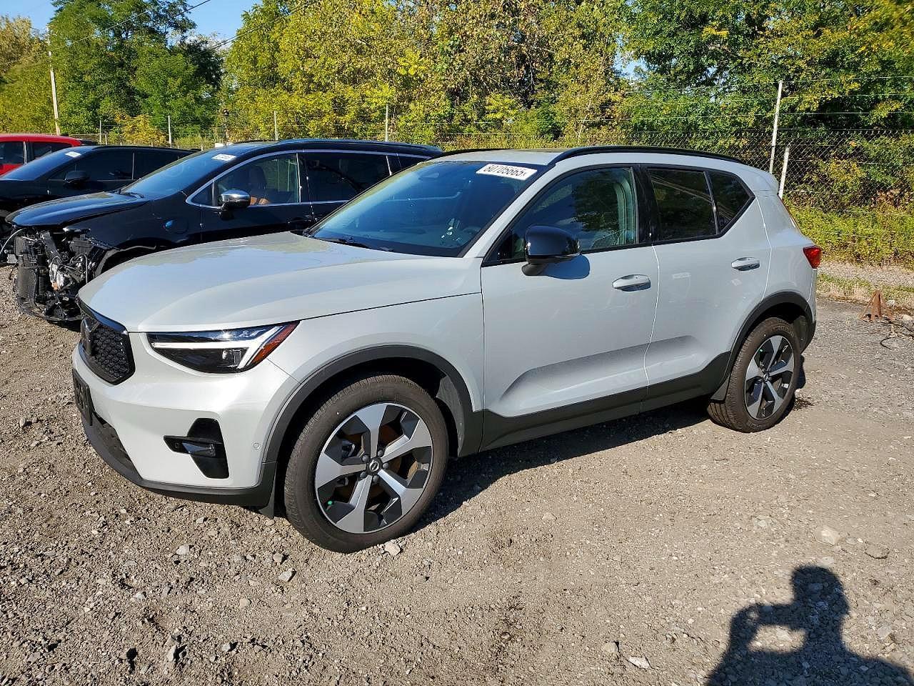 2024 VOLVO XC40