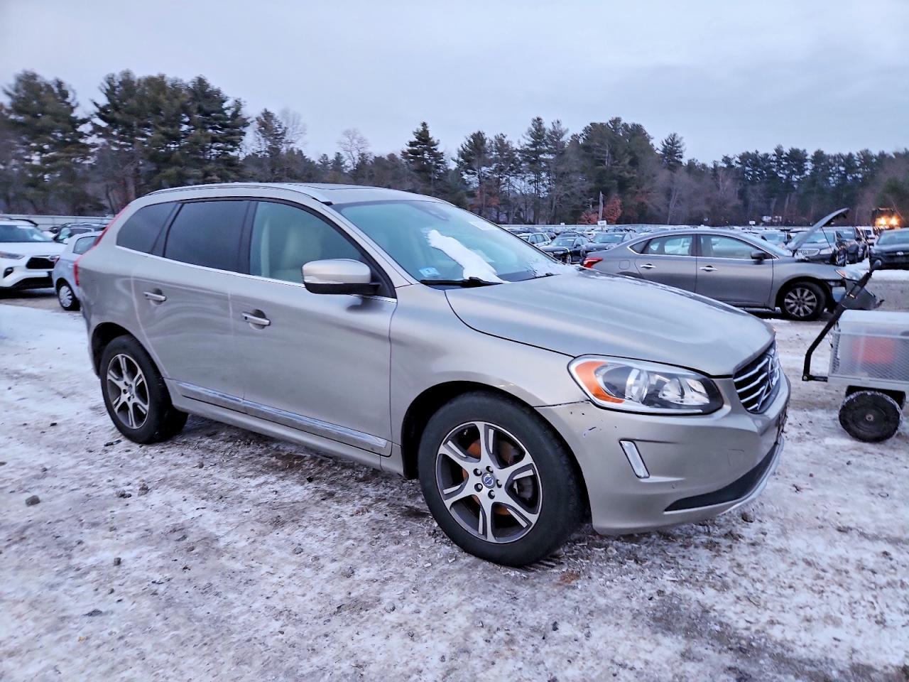 2015 VOLVO XC60