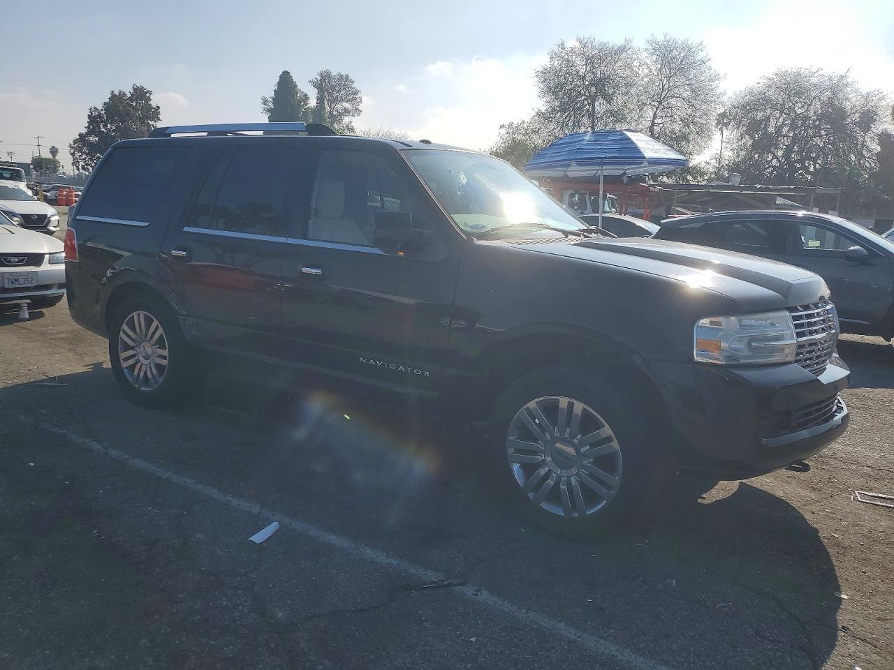 2010 LINCOLN Navigator