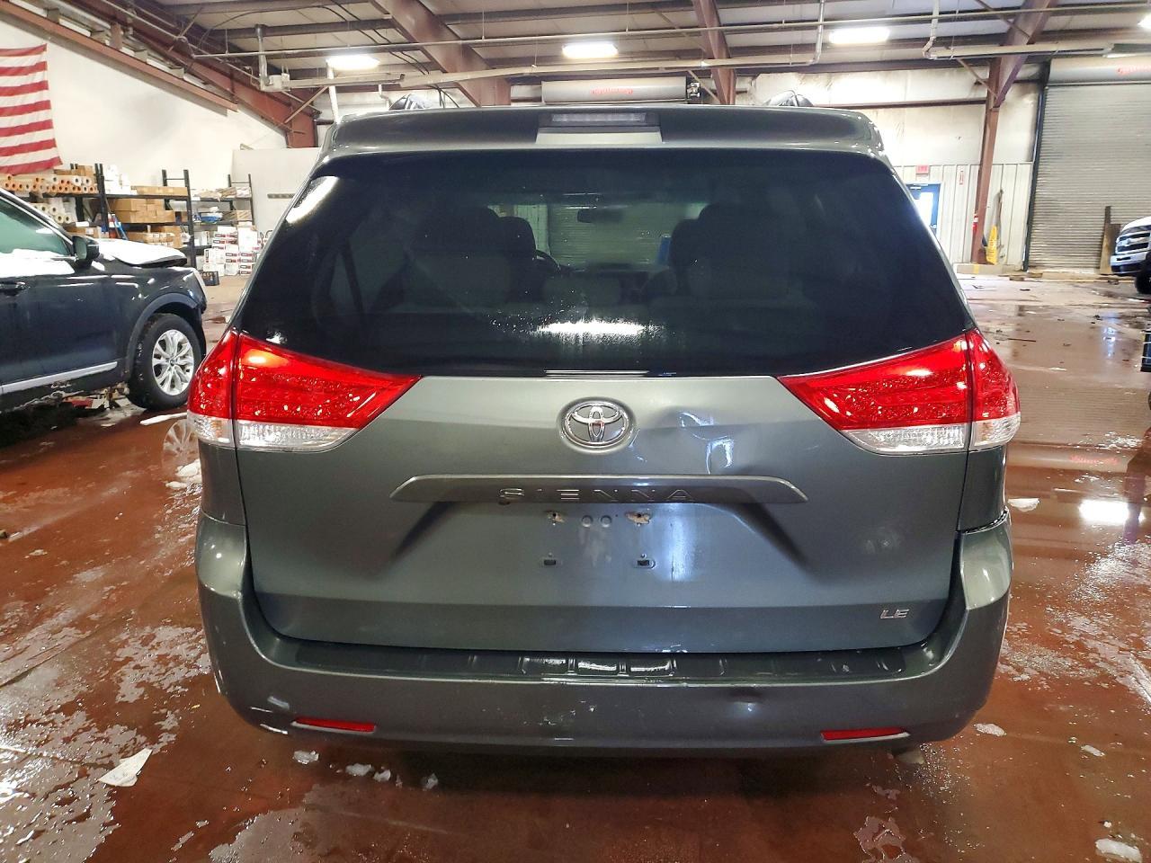 2014 TOYOTA SIENNA