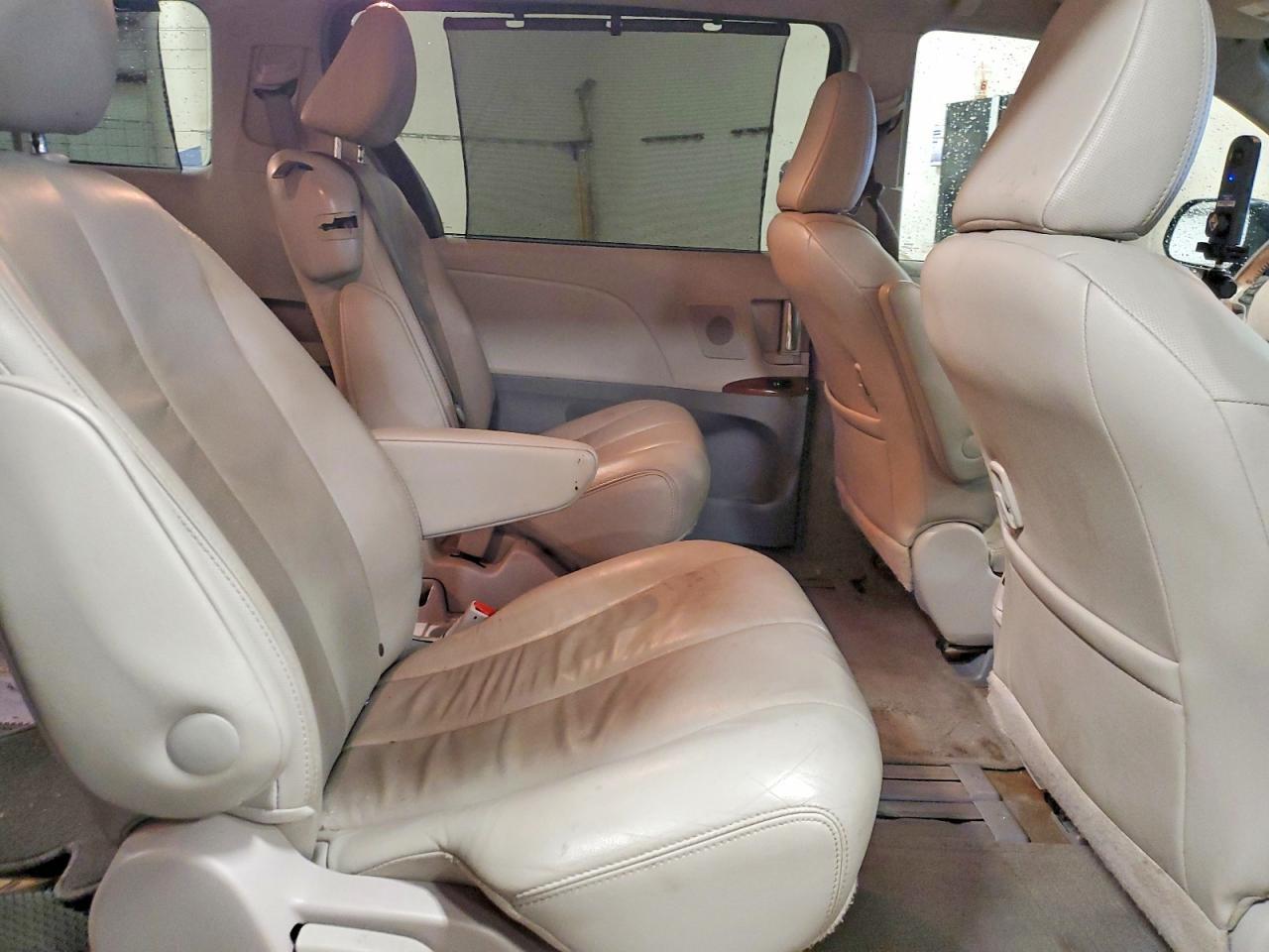 2014 TOYOTA SIENNA