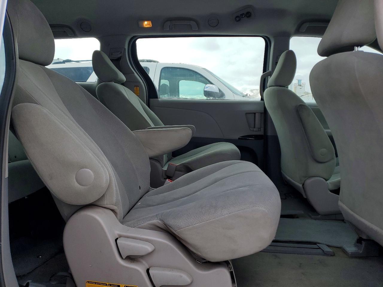 2014 TOYOTA SIENNA