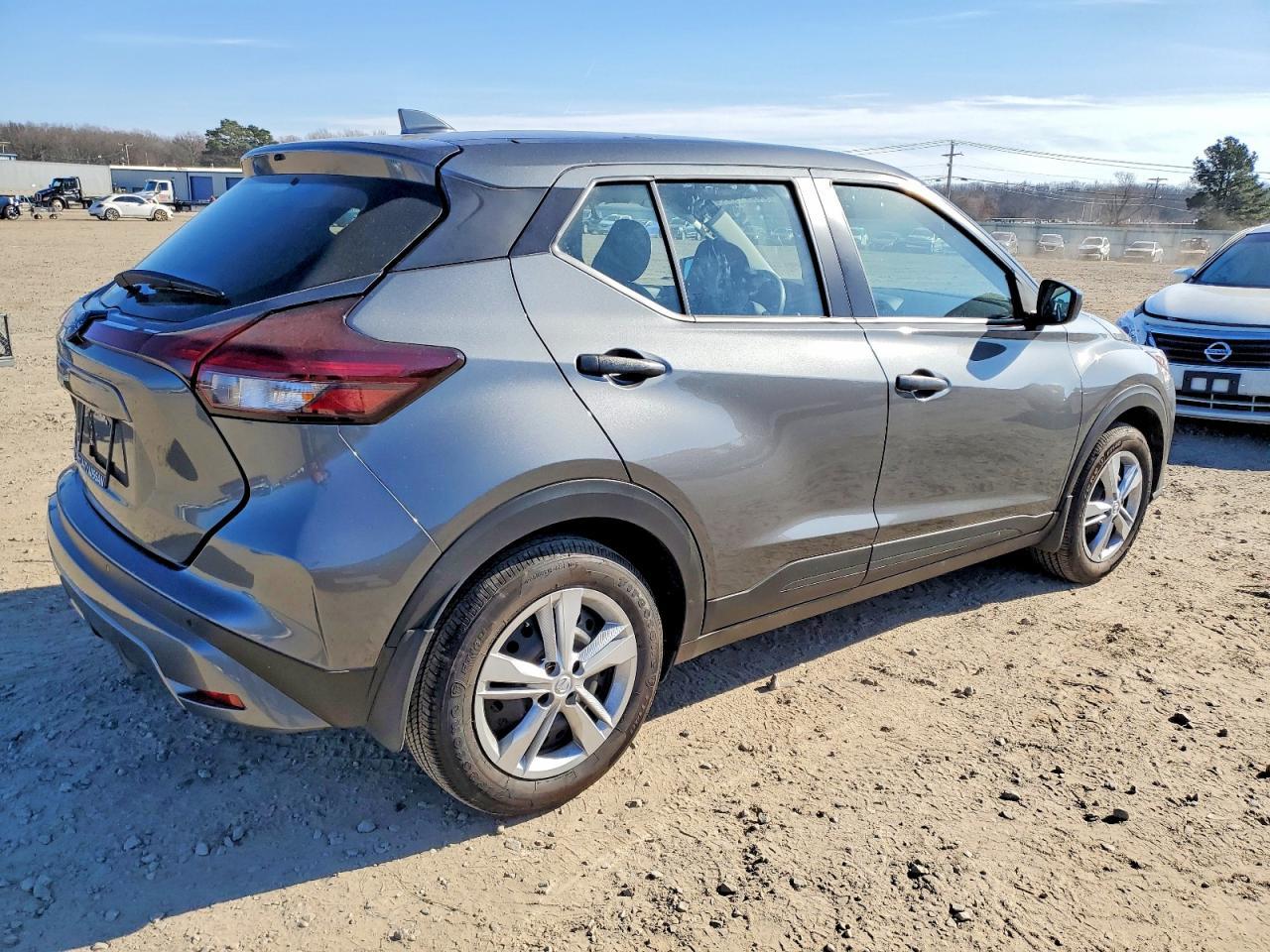 2025 NISSAN KICKS