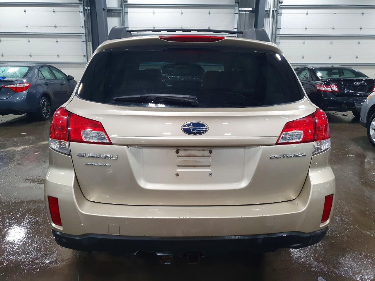 2010 SUBARU Outback
