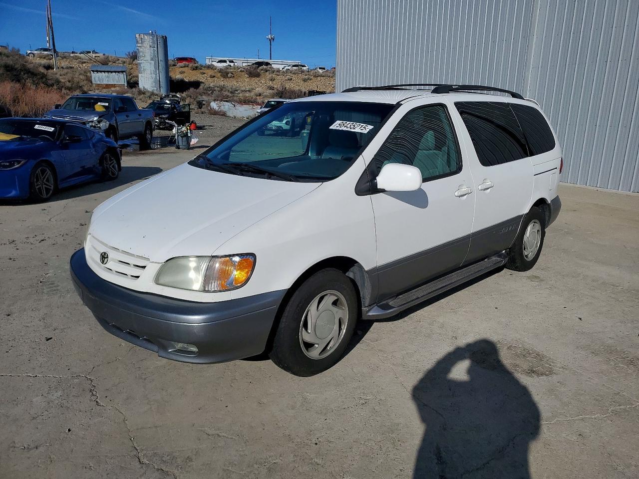 2001 TOYOTA SIENNA