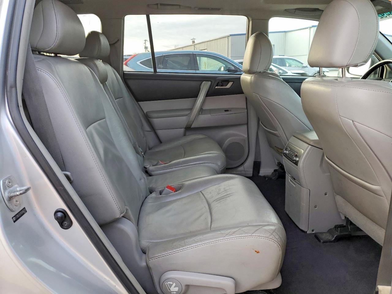 2011 TOYOTA HIGHLANDER