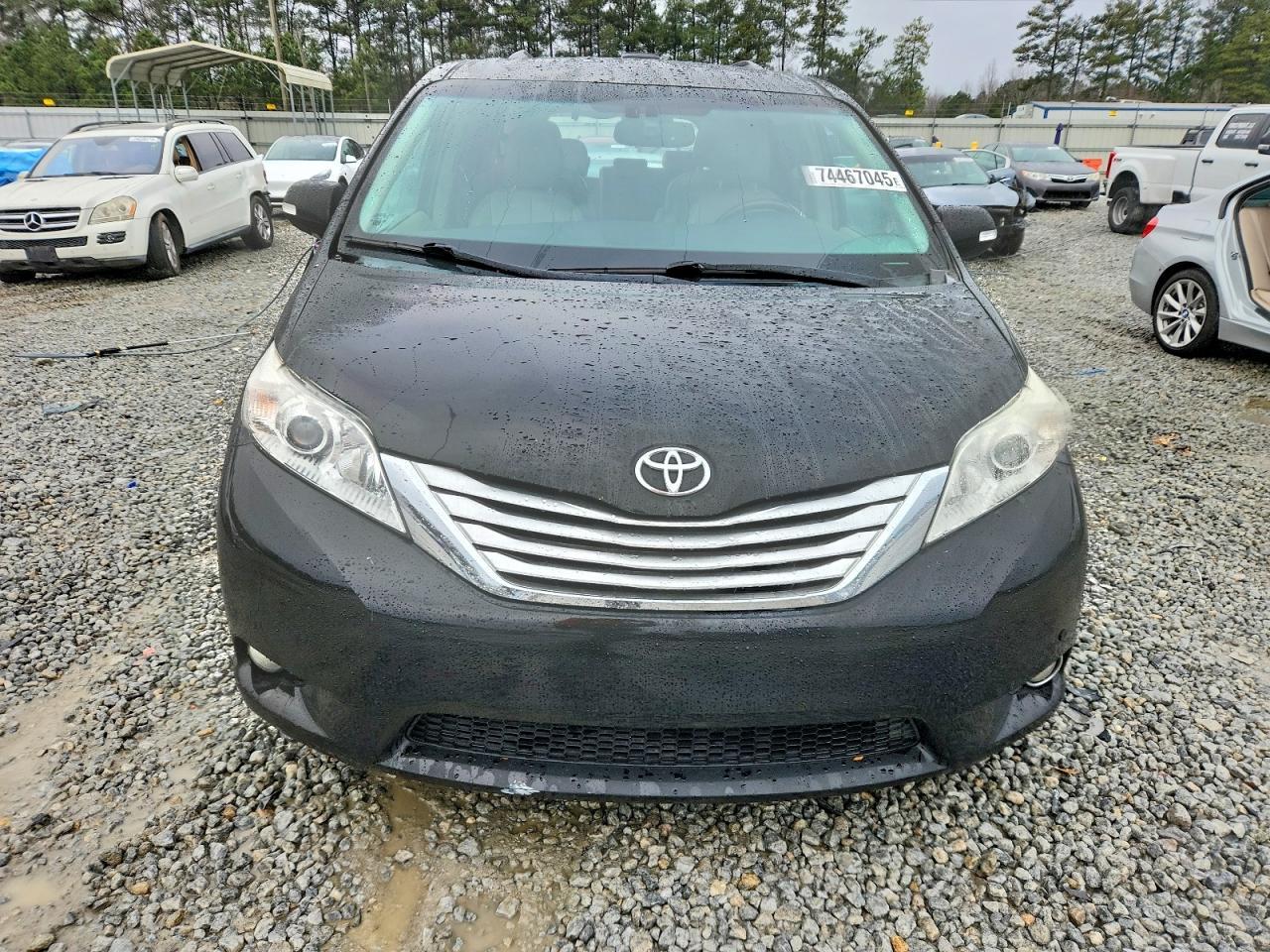 2013 TOYOTA SIENNA