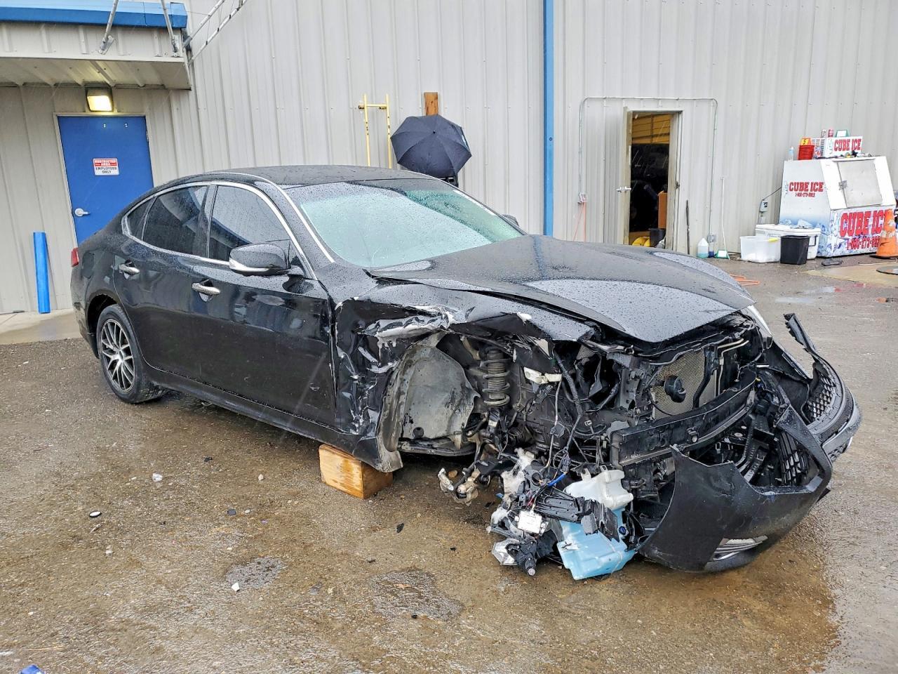 2017 INFINITI Q70