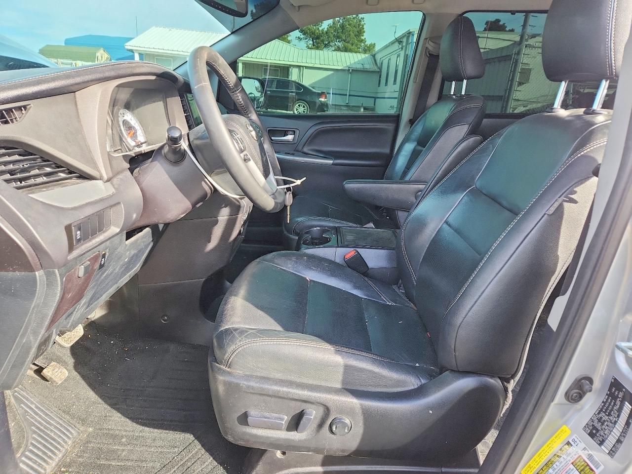 2015 TOYOTA SIENNA