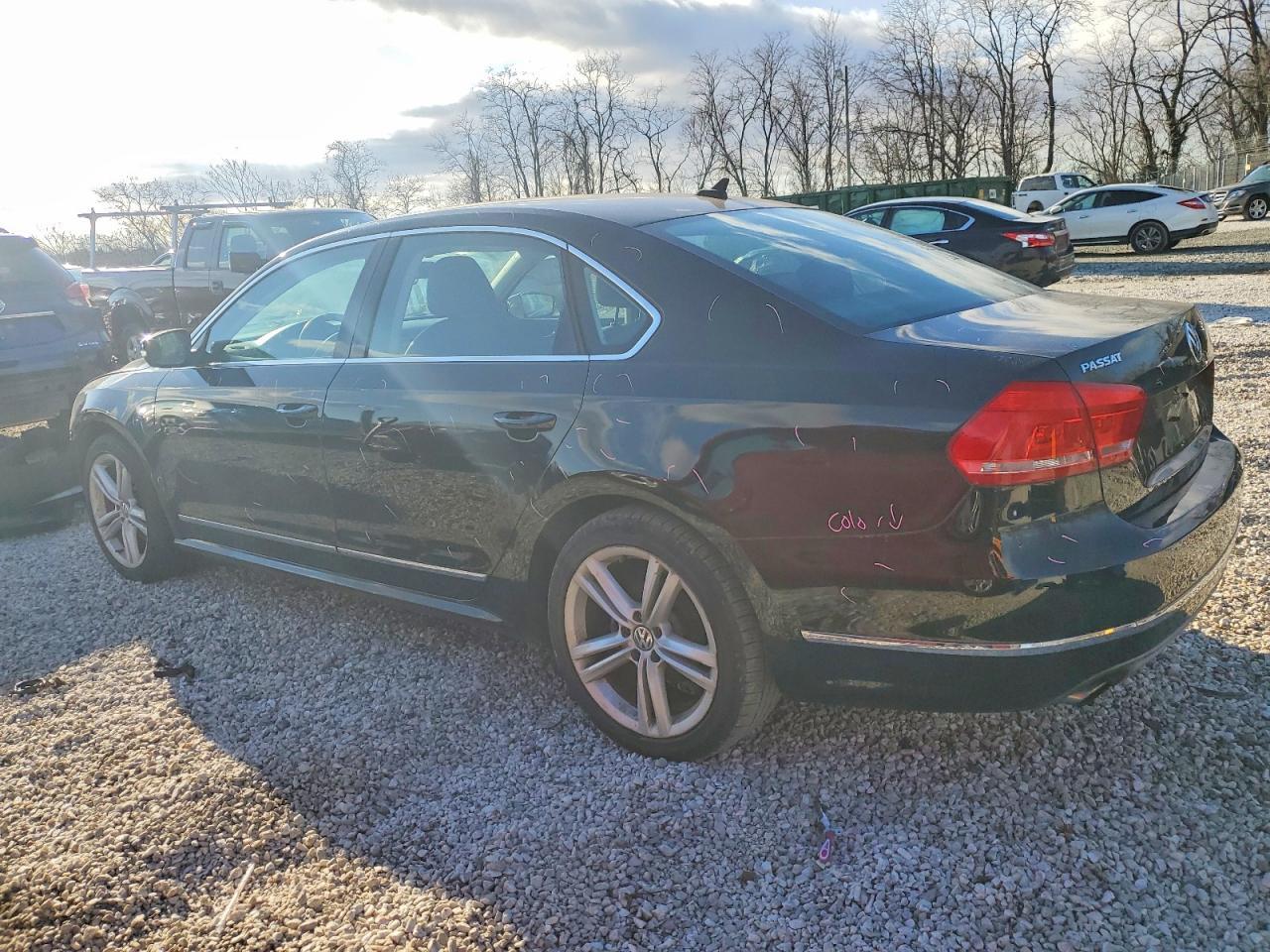 2012 VOLKSWAGEN Passat