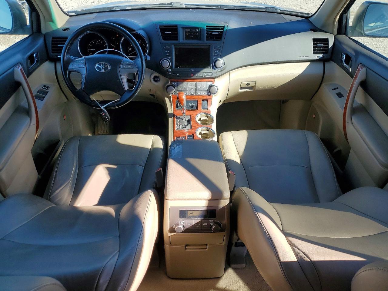 2010 TOYOTA HIGHLANDER
