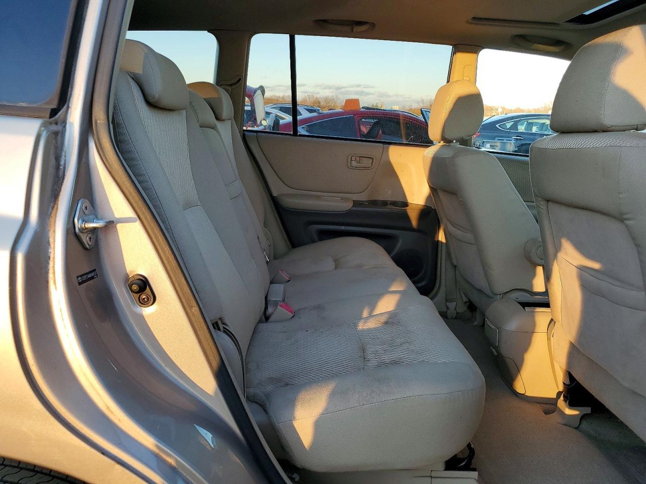 2004 TOYOTA HIGHLANDER