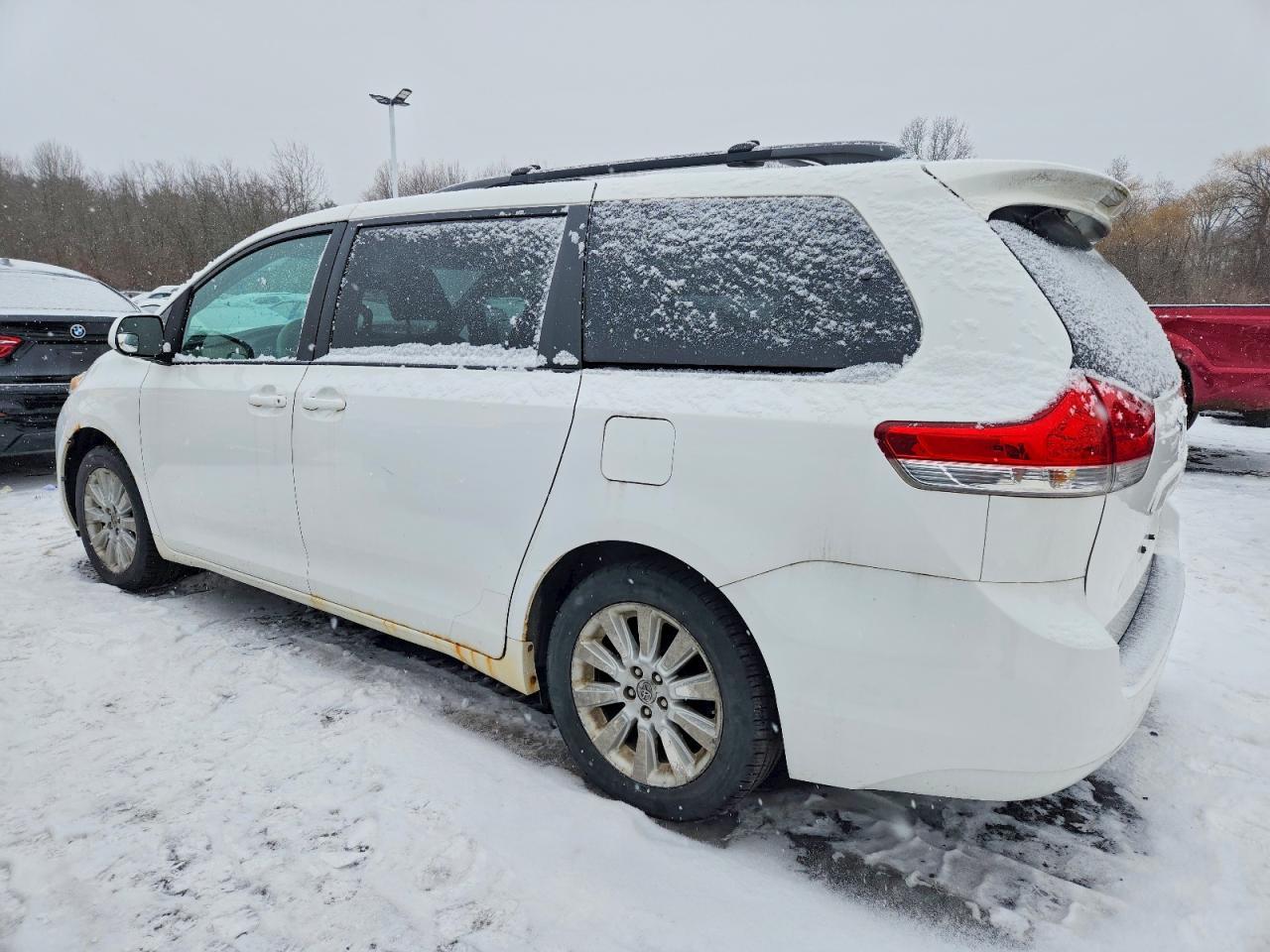 2012 TOYOTA SIENNA