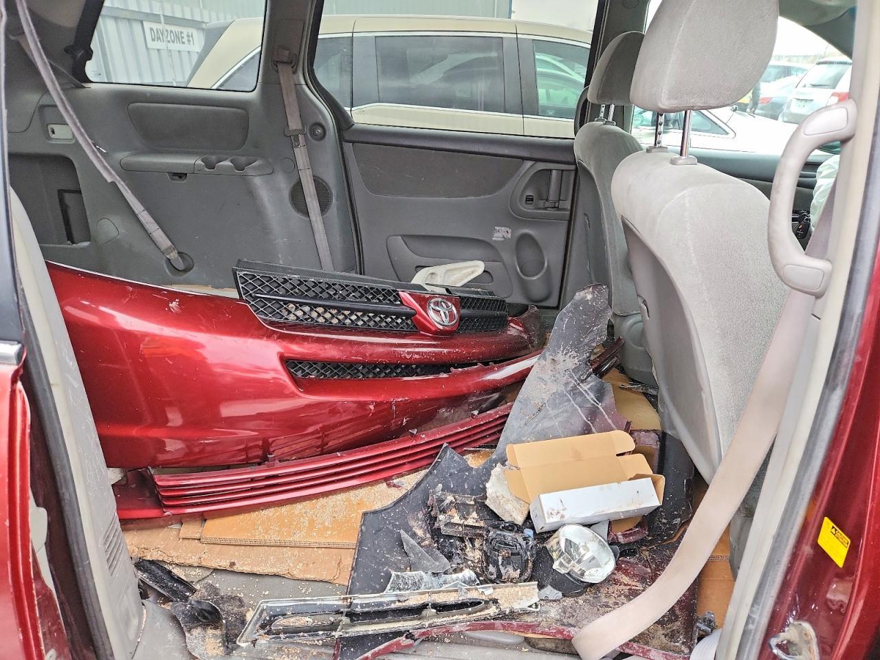 2004 TOYOTA SIENNA