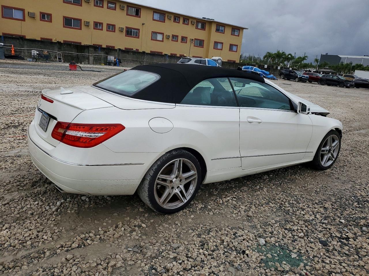 2011 MERCEDES-BENZ E-Class