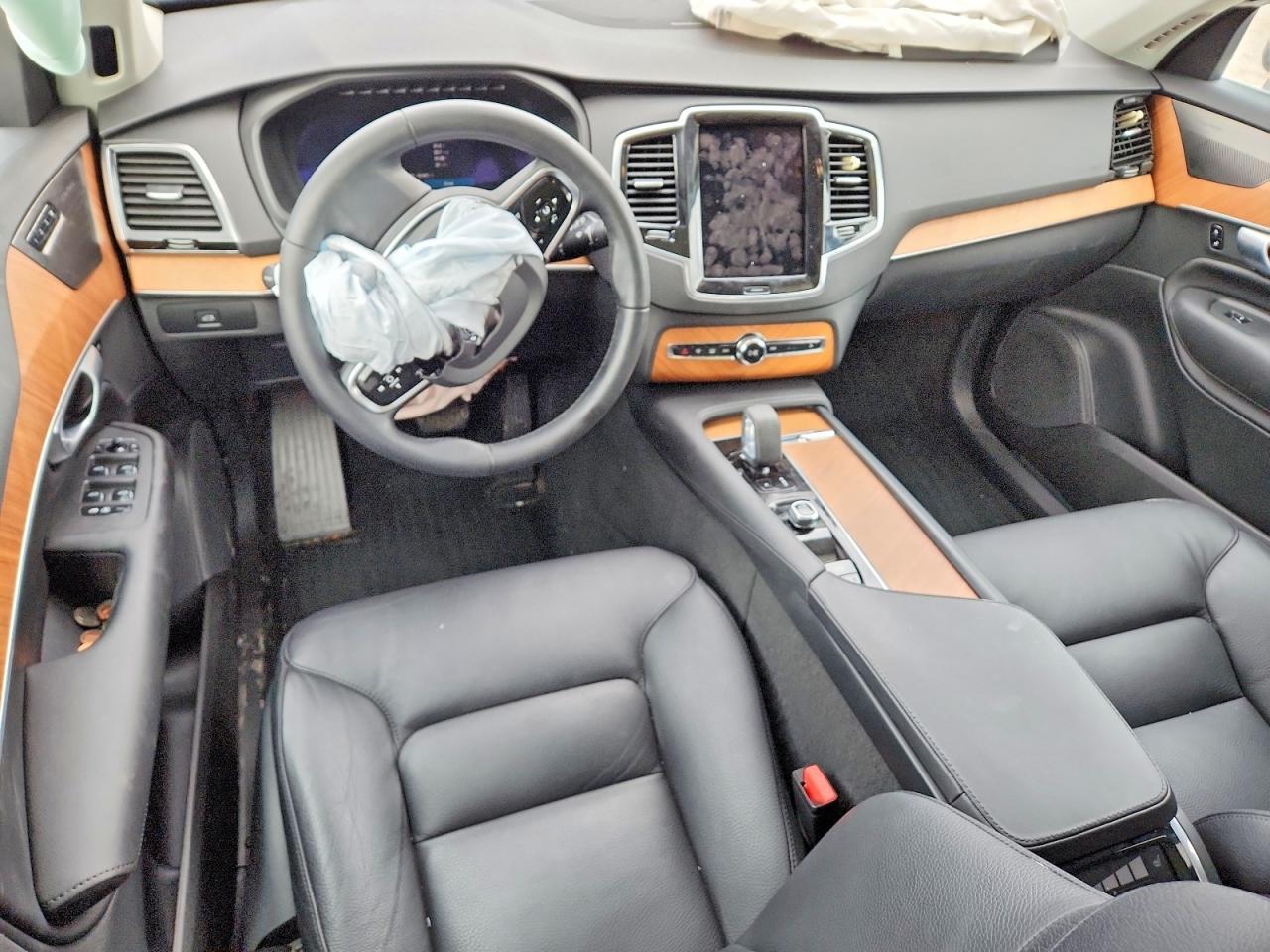 2024 VOLVO XC90
