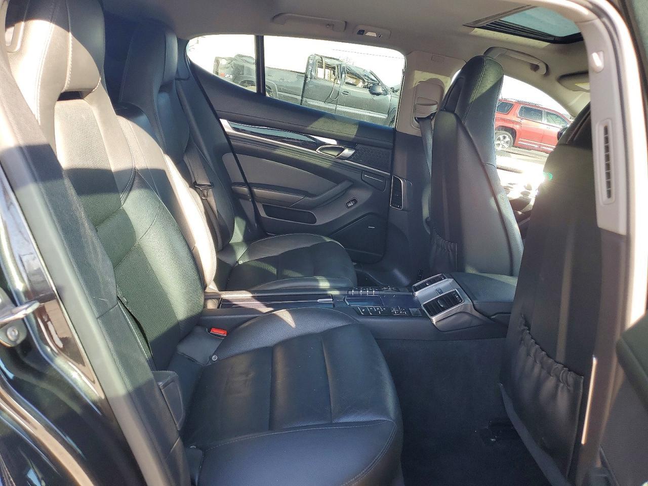 2014 PORSCHE Panamera